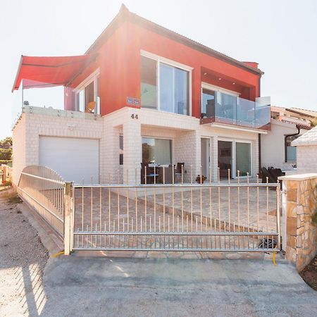 Apartments Svetec วีร์ ภายนอก รูปภาพ