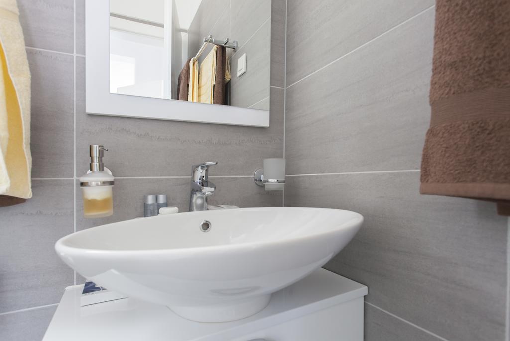 Apartments Svetec วีร์ ภายนอก รูปภาพ