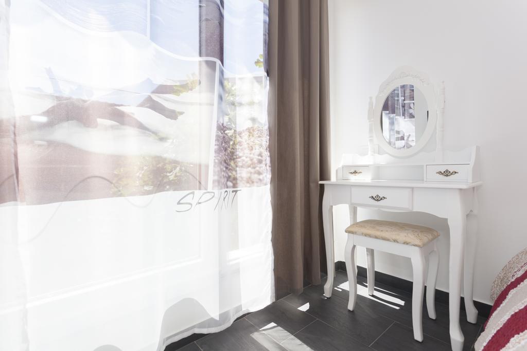 Apartments Svetec วีร์ ภายนอก รูปภาพ