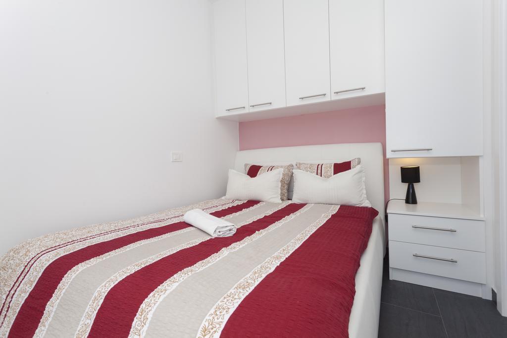 Apartments Svetec วีร์ ภายนอก รูปภาพ