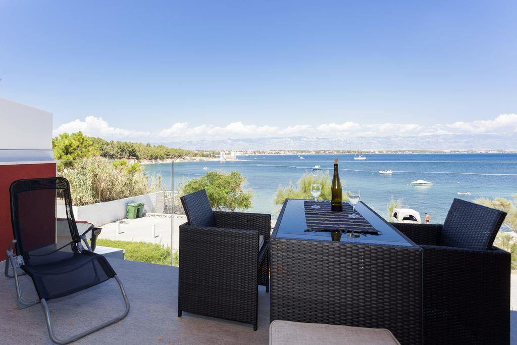 Apartments Svetec วีร์ ภายนอก รูปภาพ