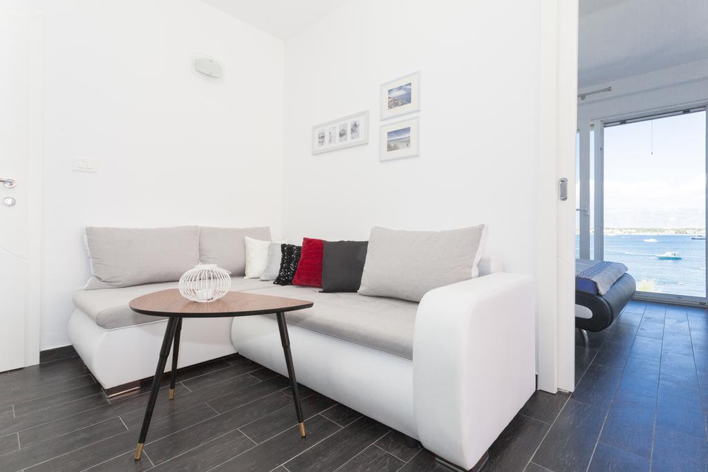 Apartments Svetec วีร์ ภายนอก รูปภาพ