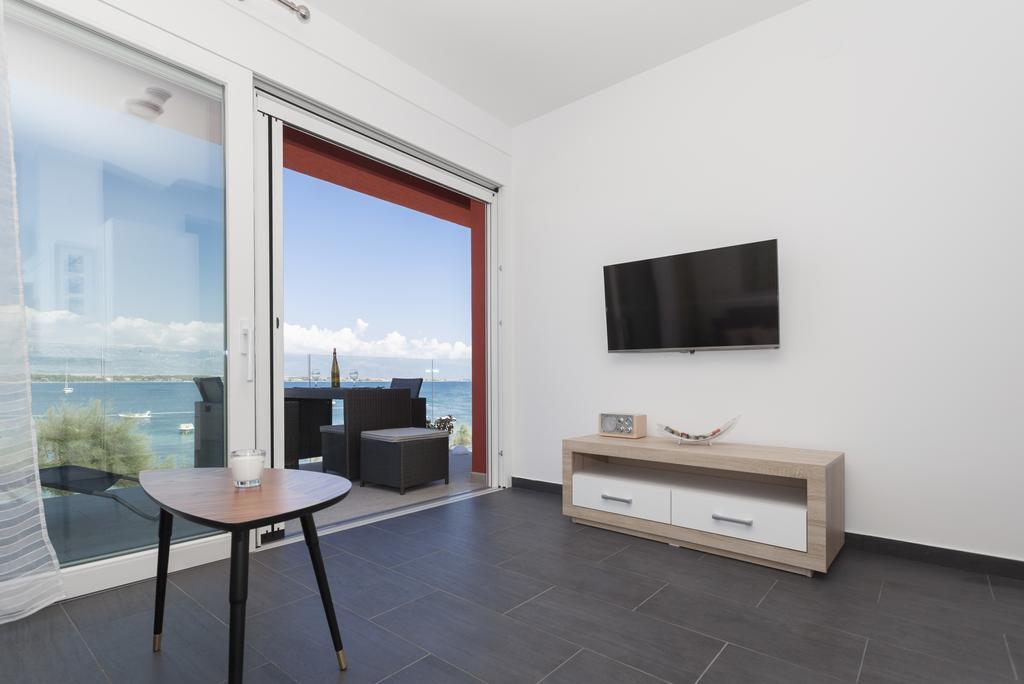 Apartments Svetec วีร์ ภายนอก รูปภาพ