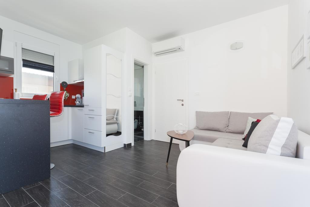 Apartments Svetec วีร์ ภายนอก รูปภาพ