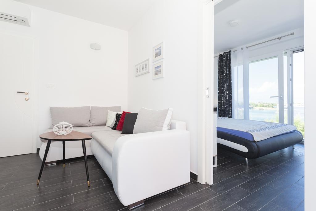 Apartments Svetec วีร์ ภายนอก รูปภาพ