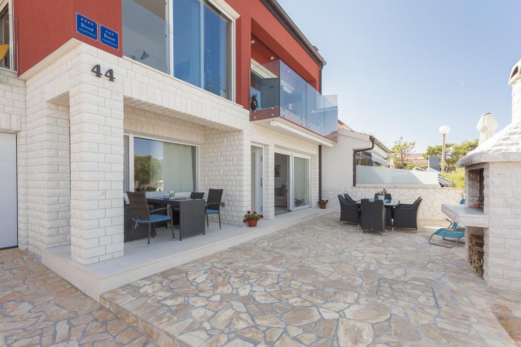 Apartments Svetec วีร์ ภายนอก รูปภาพ