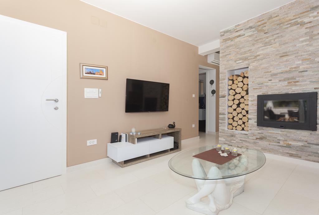 Apartments Svetec วีร์ ภายนอก รูปภาพ