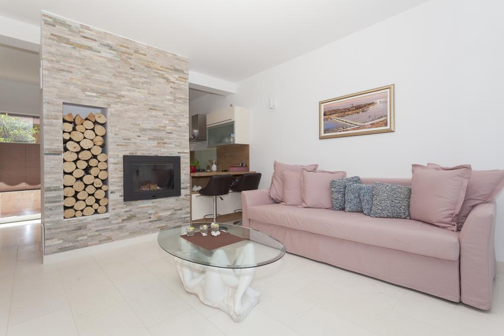 Apartments Svetec วีร์ ภายนอก รูปภาพ