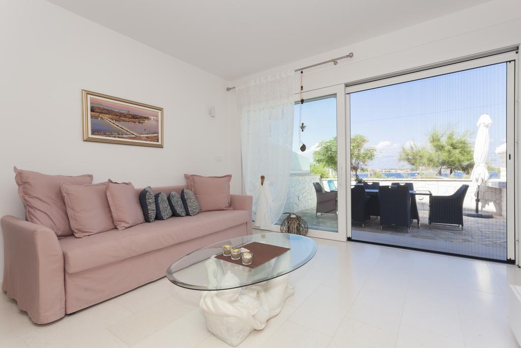 Apartments Svetec วีร์ ภายนอก รูปภาพ