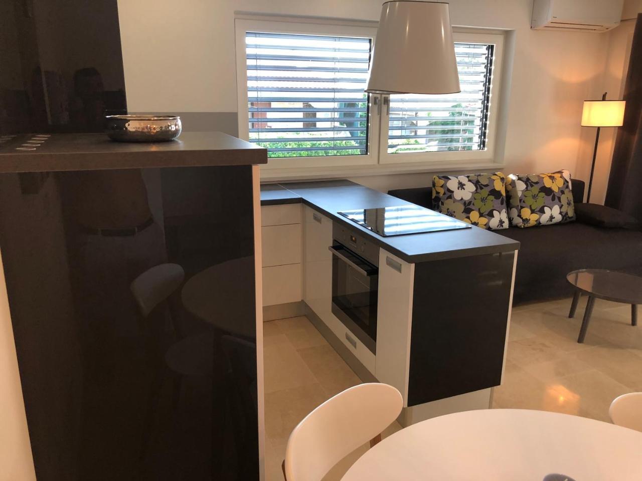 Apartments Svetec วีร์ ภายนอก รูปภาพ